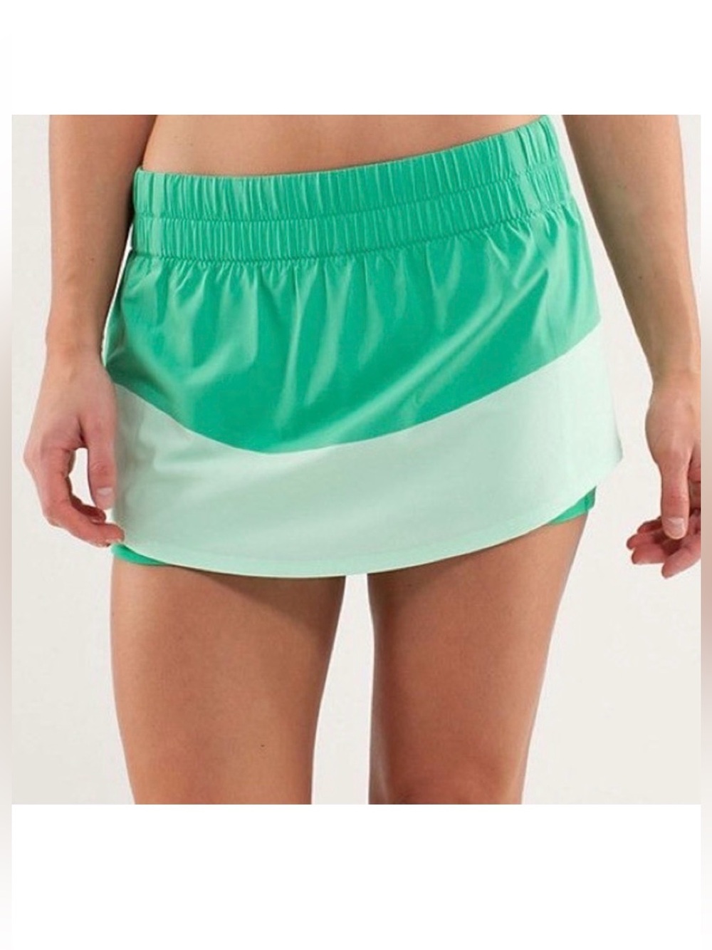 2013 Lululemon sz 8 Breeze By skirt skort Very Green Fresh Teal vintage running